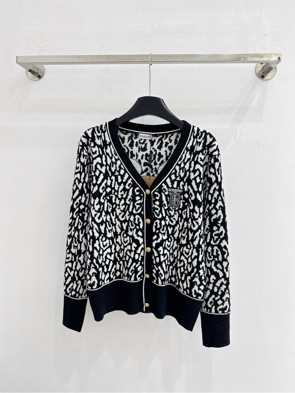 🖤Burberry Leopard Print V-neck Knit Cardigan with Mickey Motif